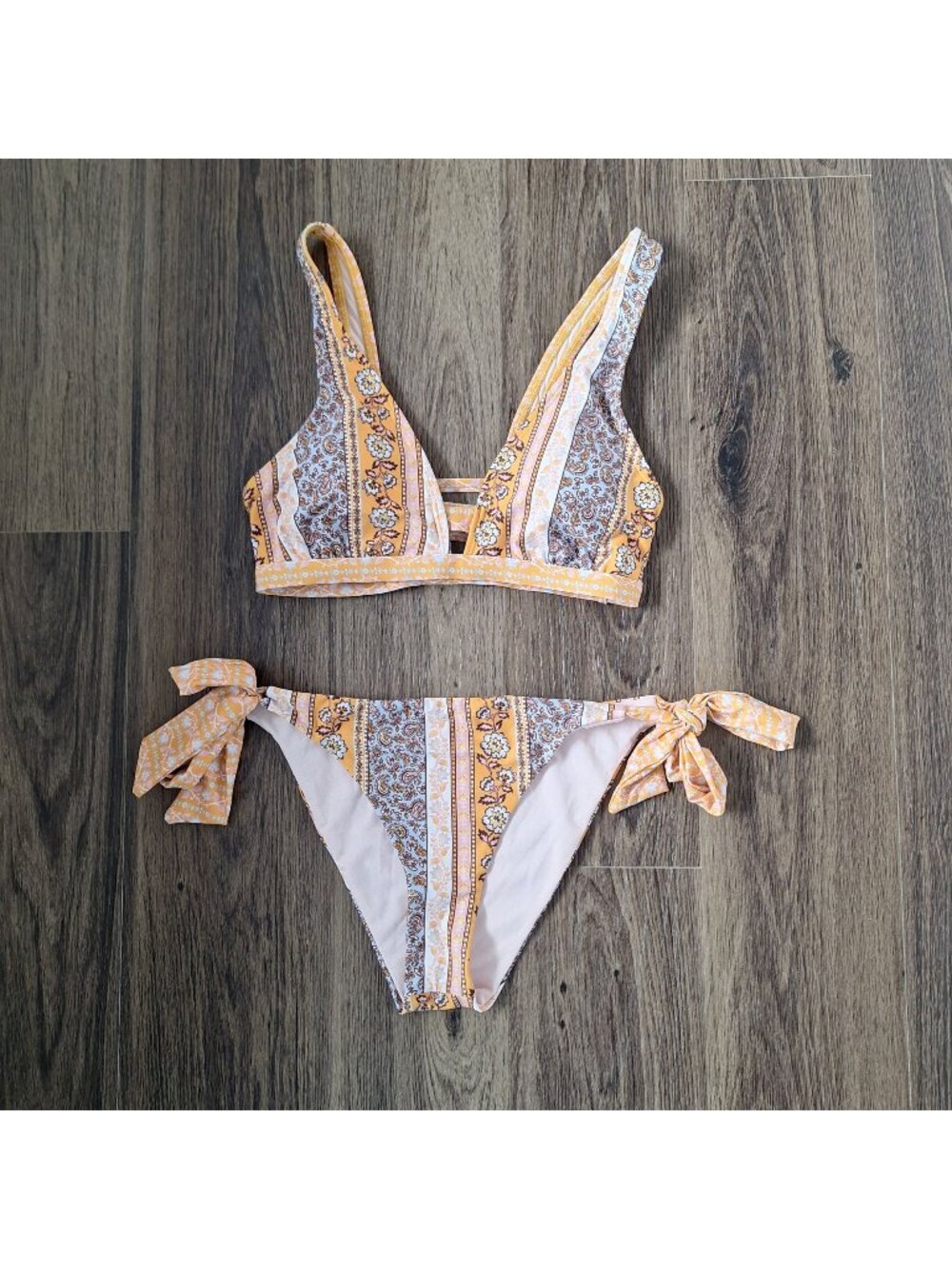 💙 Gianni Bini Paisley 2 Piece Swimsuit Size M Preppy Chic Boho Cottage Cruise V